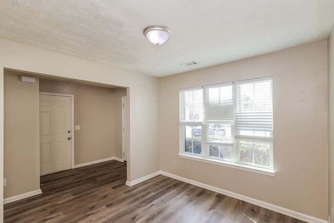 Photo - 9422 Lakeview Rd
