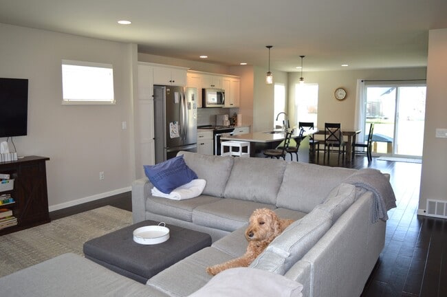 Photo - 848 Hawthorn Dr