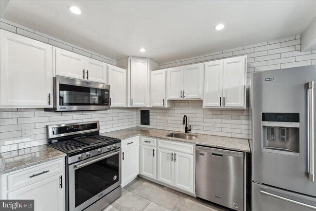 Photo - 5960 Westchester Park Dr Unit 302