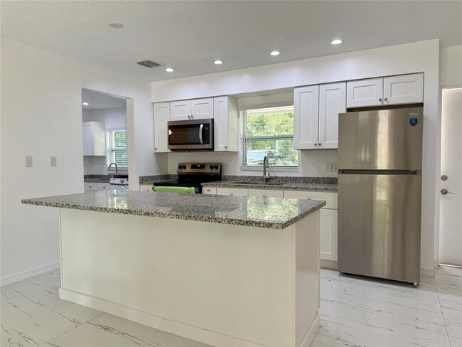 Photo - 1617 Birch St