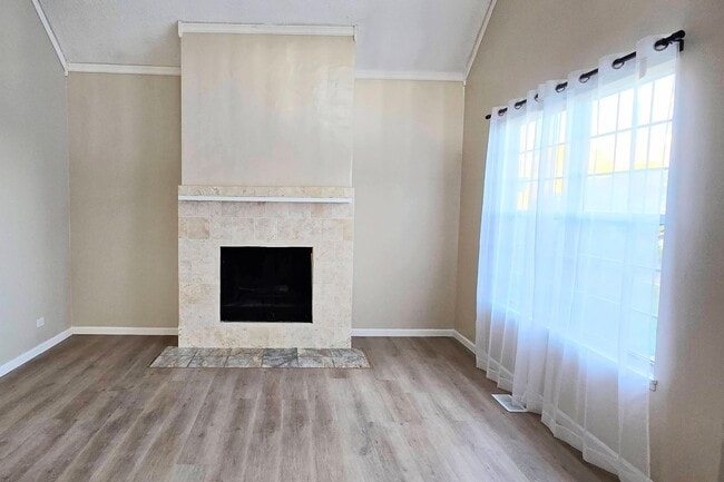 Photo - 963 Taylor Dr