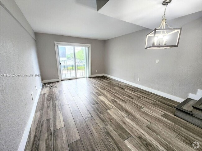 Building Photo - 1201 SW 42nd Ave Rental