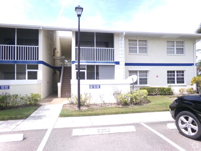 Building Photo - 1504 SE Royal Green Cir Unit C-201 Rental