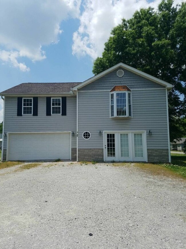 Building Photo - Beautiful 2 Bedroom Home with Spacious Bonus Room!