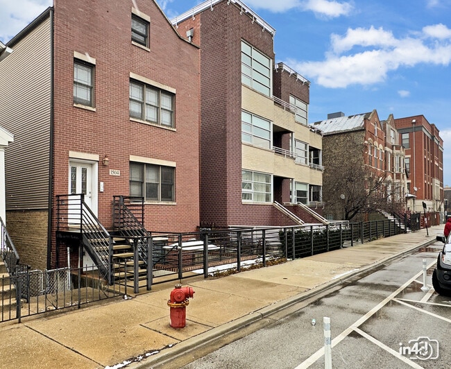 Photo - 1504 W Augusta Blvd Unit 1