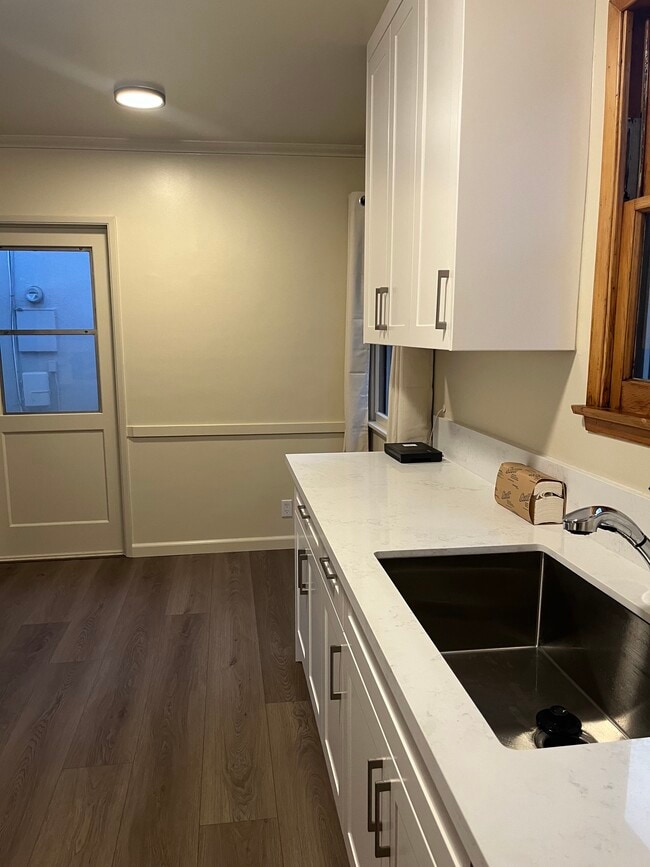 107 Esperanza Ave