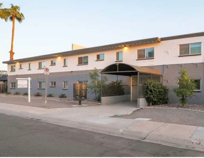 Photo - 813 E Marlette Ave