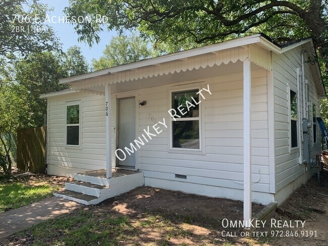 Building Photo - 706 E Acheson Rd