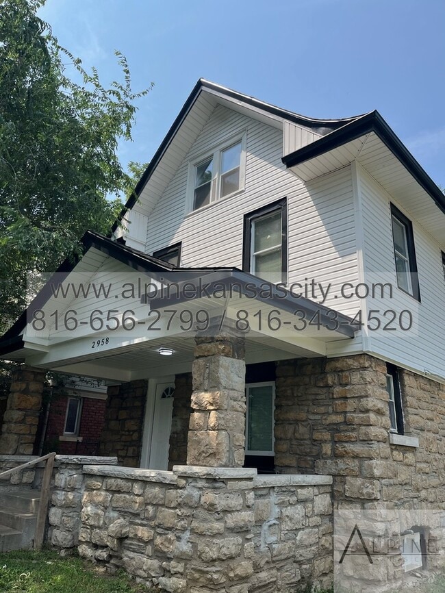 Building Photo - HUGE 3 Story Remodel! Rental