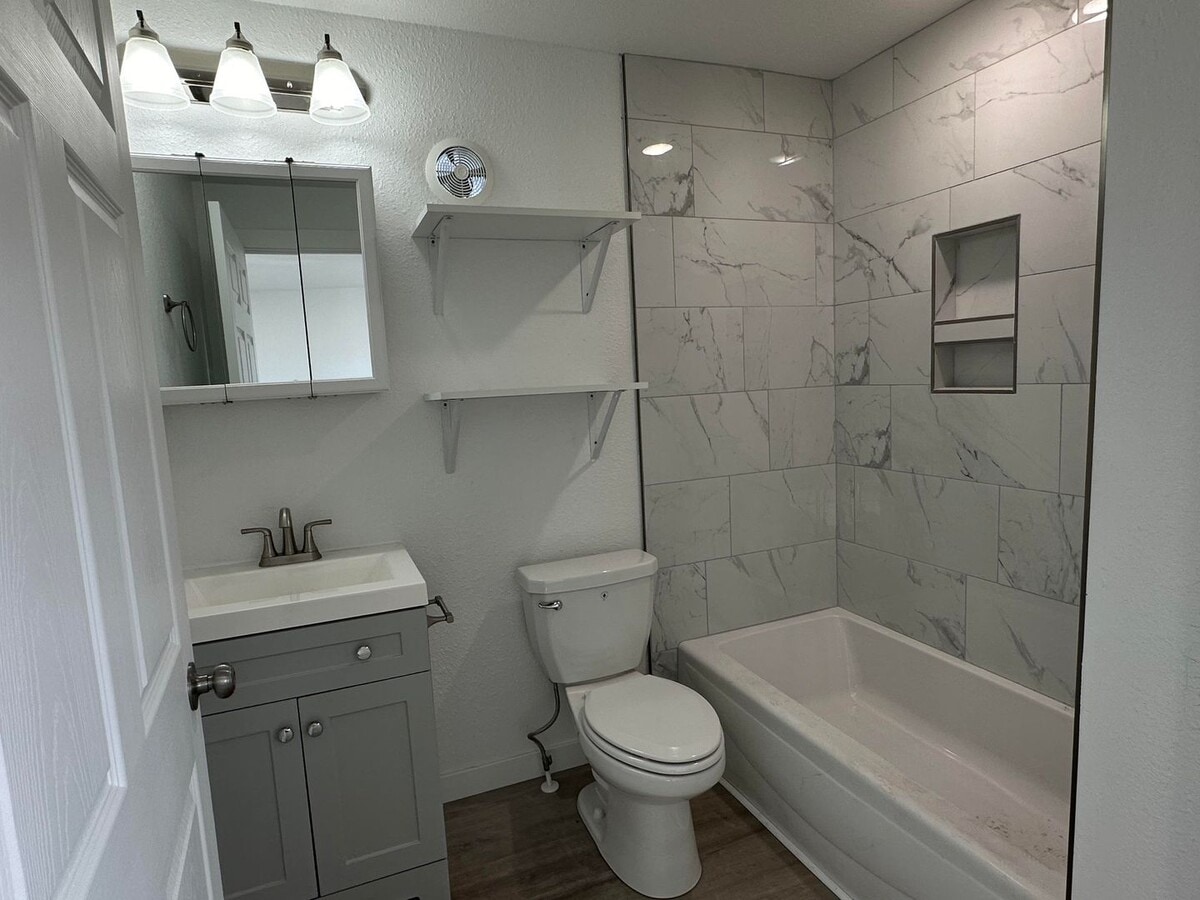 Photo - Private Studio Apartment for Rent Unidad 337 NW 8th Ave