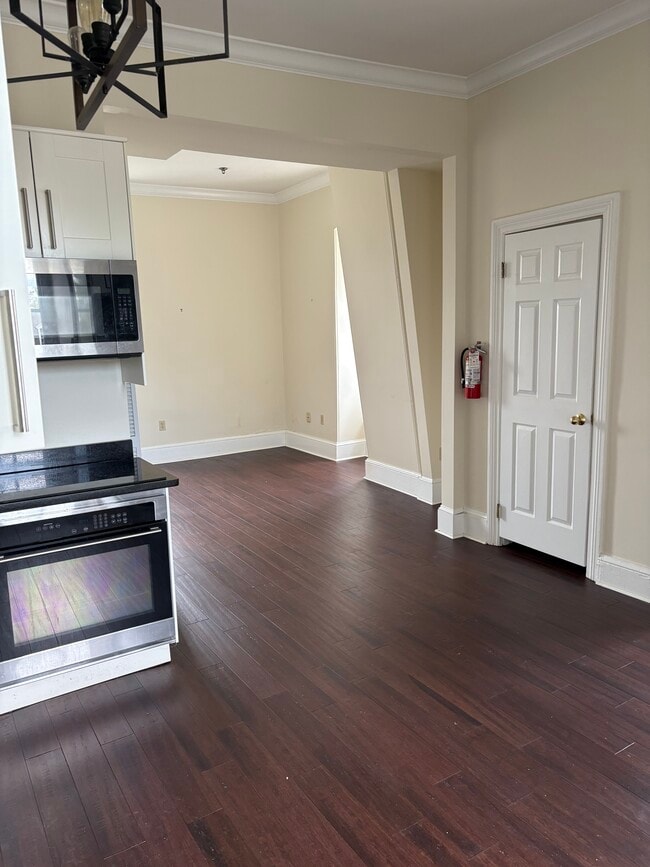 Photo - 10 N Main St Unidad T 4