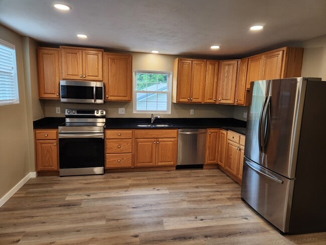 Kitchen 1 - 375 W Cruikshank Rd Unit 375B