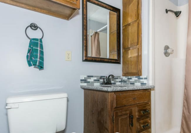 Building Photo - 142 E. Wood