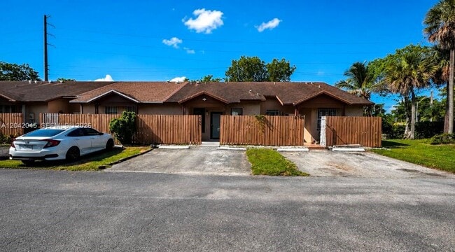 Building Photo - 6780 NW 186 Ter