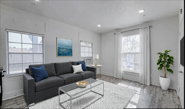 Building Photo - Charming 1-Bedroom Apartment in Sherman! Unit 121 W Moore St -  101