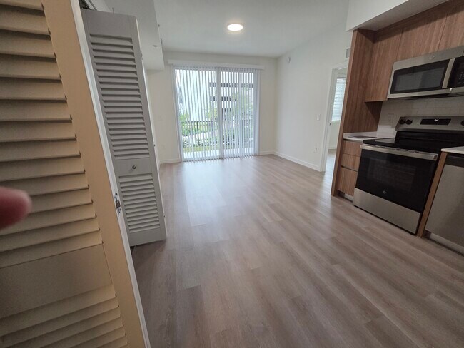 Photo - 830 NW 168th Dr Unit B1