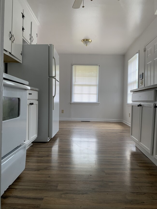 Photo - 719 English St