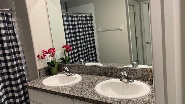 Photo - 584 Royal Empress Dr