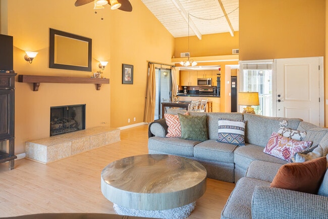 Photo - 46631 Arapahoe Cir Unidad B