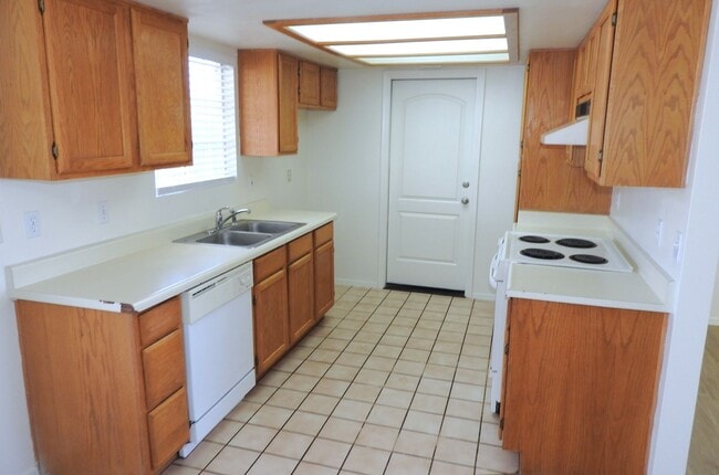 Photo - 3+2 Stylish, Move-In Ready Home with New Flooring and Fresh Interior