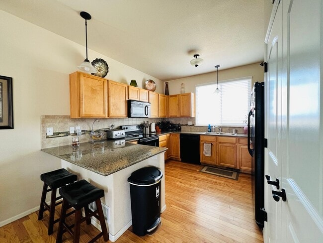 Photo - Gorgeous 3 bed/2.5 bath home with 3-CAR TANDEM GARAGE in Painted Sky