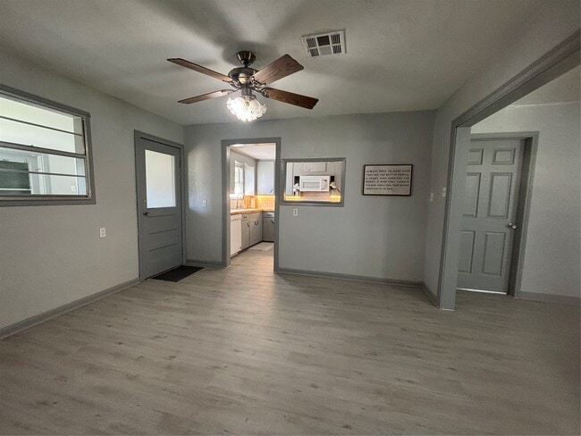 Photo - 301 19th Ave N