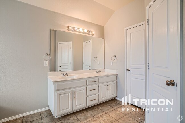 Building Photo - 305 Hidden Lake Ct Rental