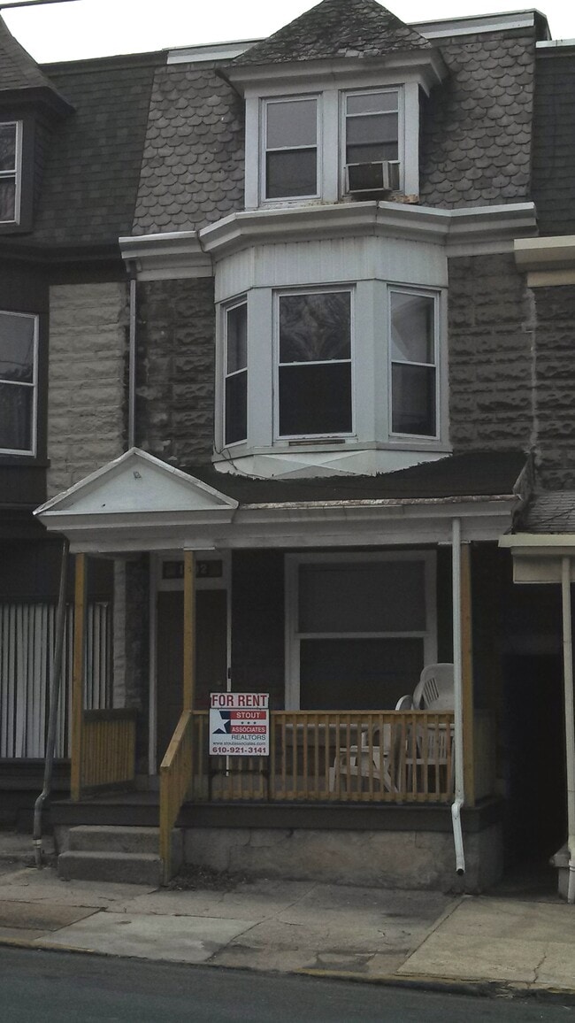 Building Photo - 1502 Centre Ave Unit 2 Rental