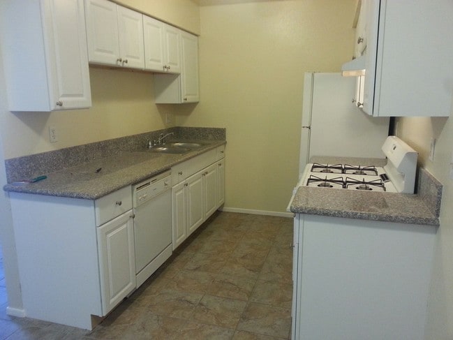New kitchen - 836 E Avenue J12 Unit 1