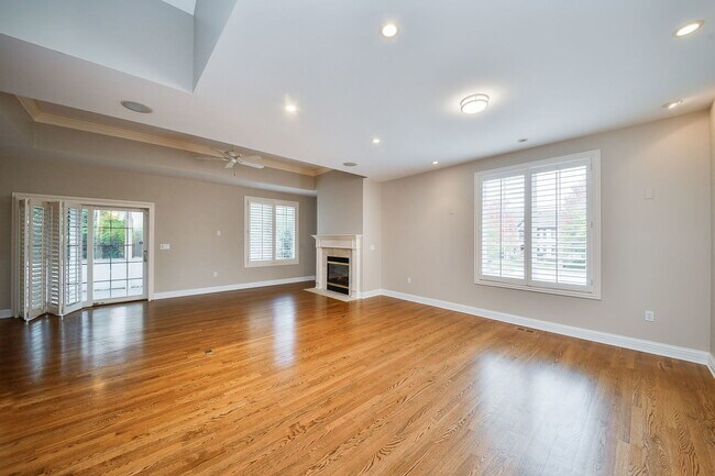 Photo - 325 Delnor Glen Dr