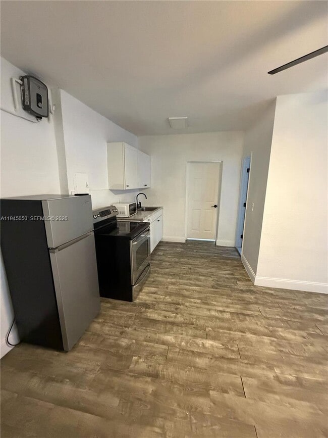 Photo - 850 NW 2nd St Unit 4