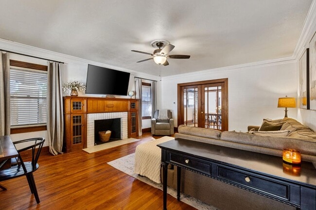 Photo - 850 E Carmen Ave