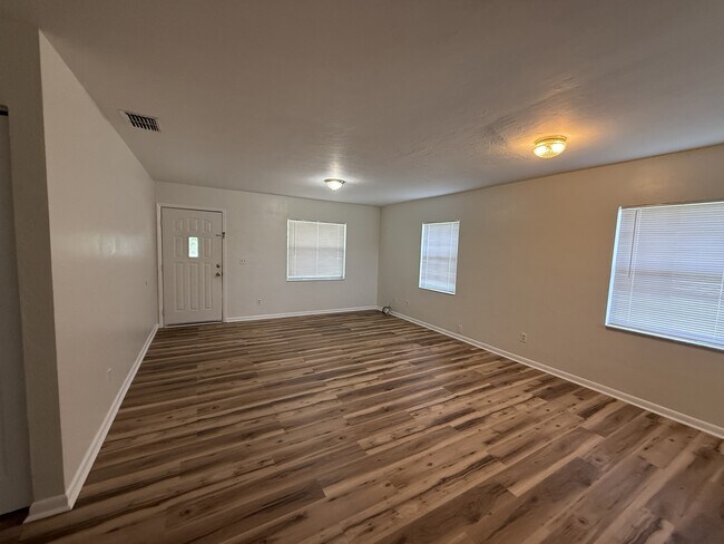 Photo - 510 NW 12th Dr