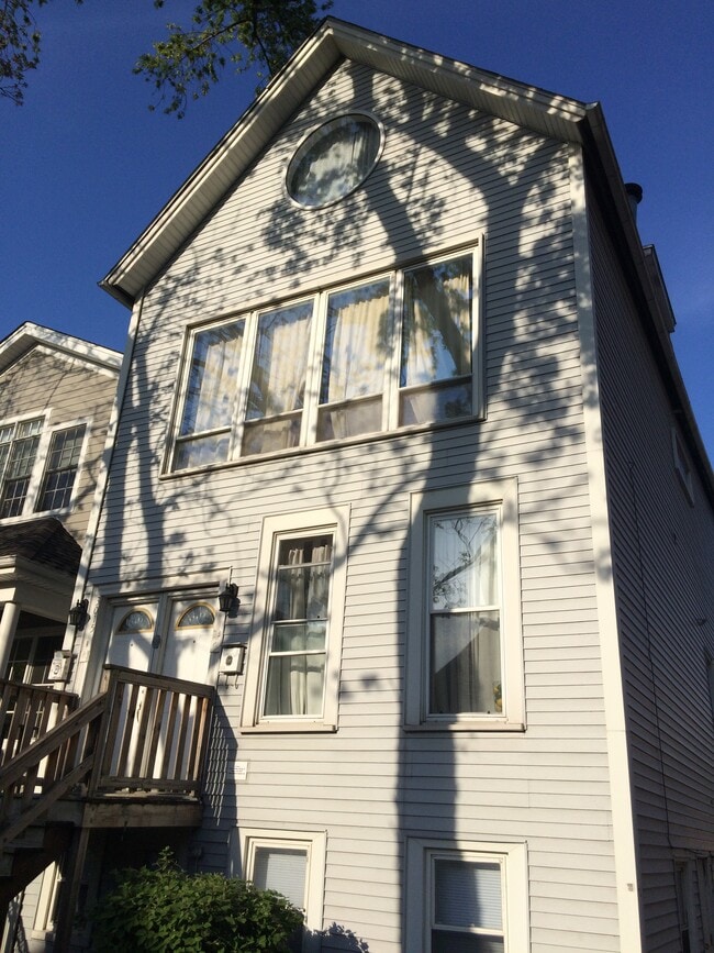 Building Front - 3015 N Clifton Ave Unit #1R