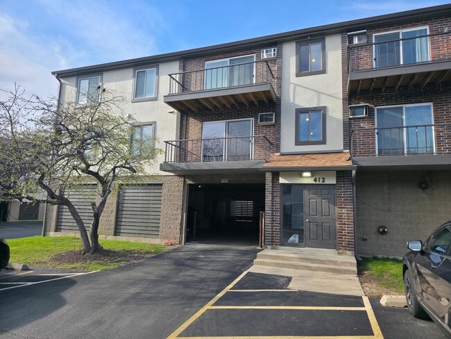 Building Photo - 412 E Bailey Rd Unit 101