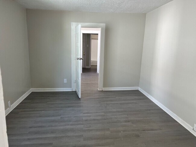 Photo - Grand812-814 Unit Grand812