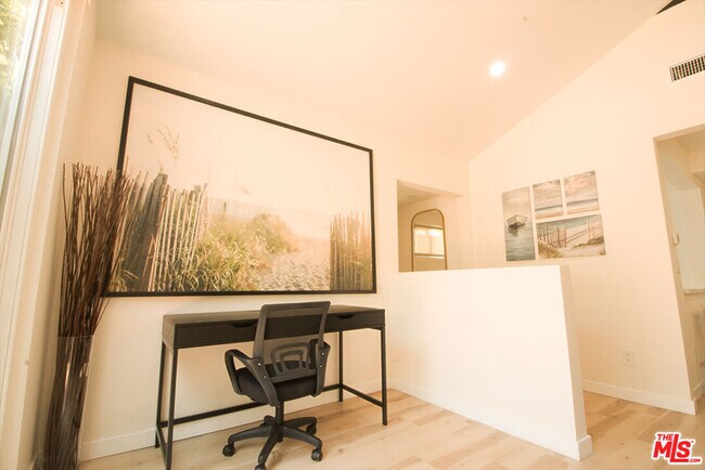 Photo - 9042 Phyllis Ave