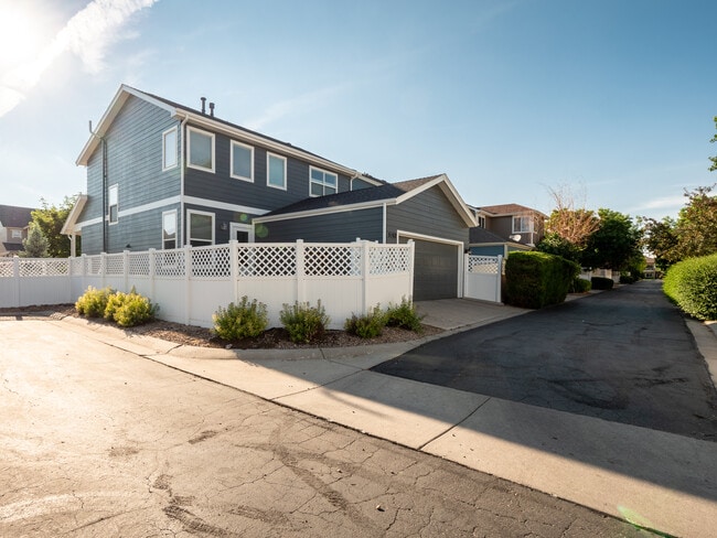 Building Photo - 5162 Cinquefoil Ln Rental