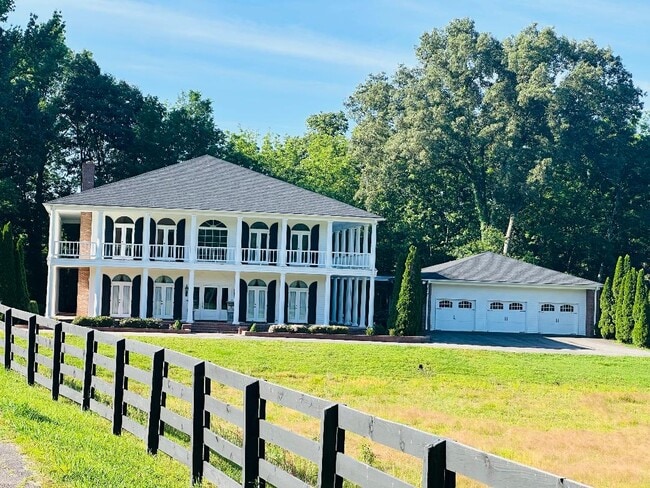 Building Photo - 11883 E Holmes Rd Rental