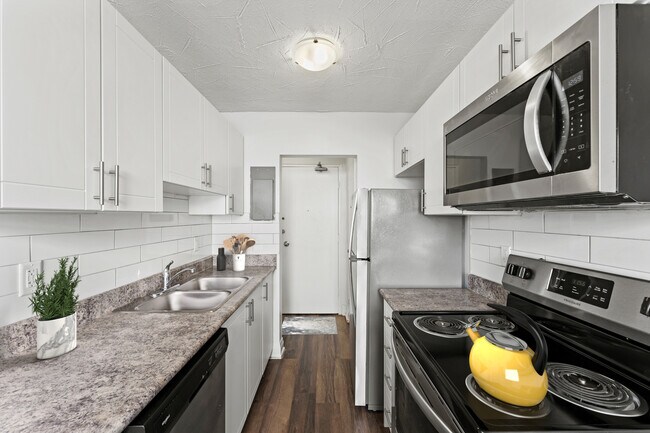 Photo - 3063 Kingsway Dr