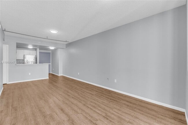 Building Photo - 185 SE 14th Ter Unit 1611