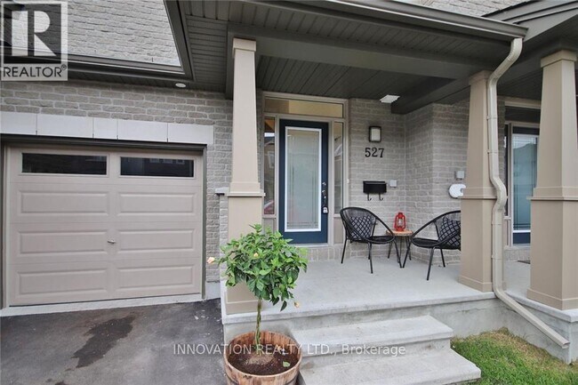 Photo - 527 Rioja St