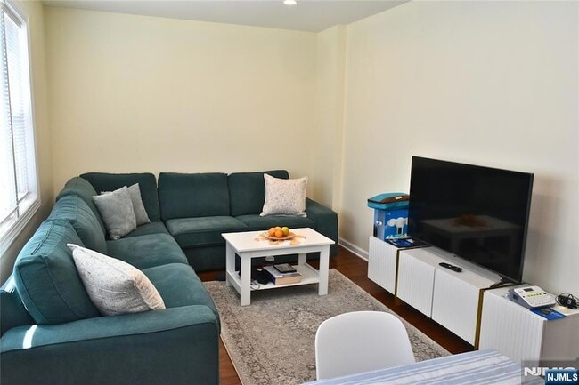 Photo - 139 Ray St Unit 1