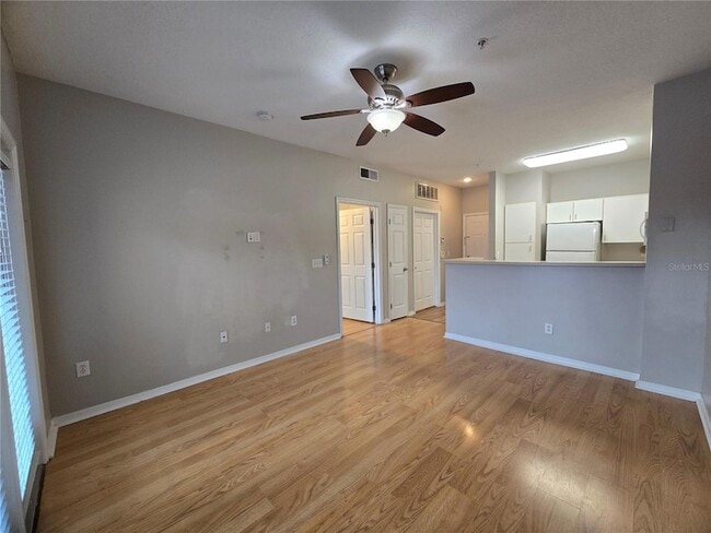 Photo - 1910 E Palm Ave Unidad 11210