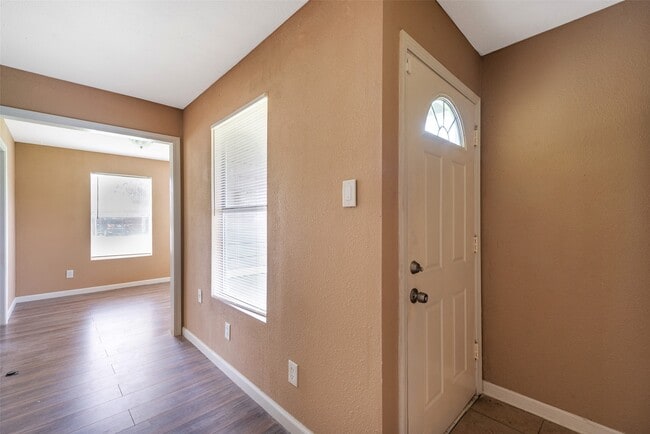 Photo - 202 Norview Dr