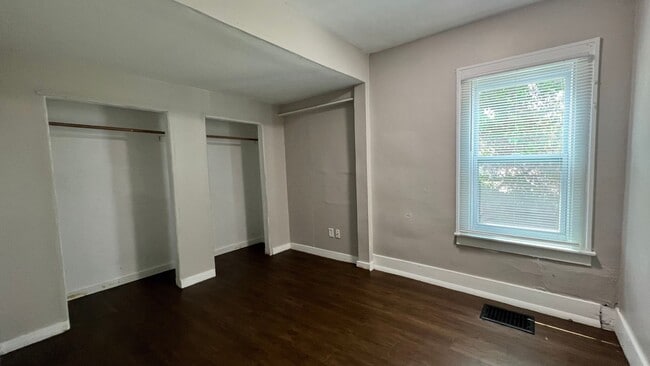 Photo - 357 Fox St SW