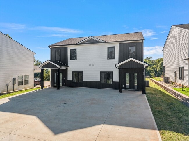 Building Photo - Charming 3 Bedroom Home in Spartanburg – Modern Upgrades & Stylish Finishes