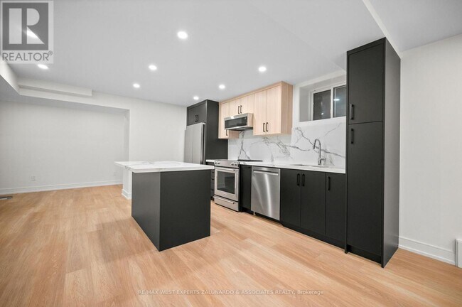 Photo - 412 Glenholme Ave