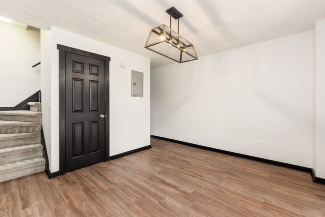 Photo - 958-976-976 S Champion Ave