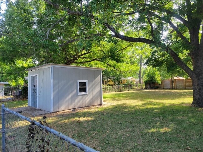 Photo - 1604 Wilson St